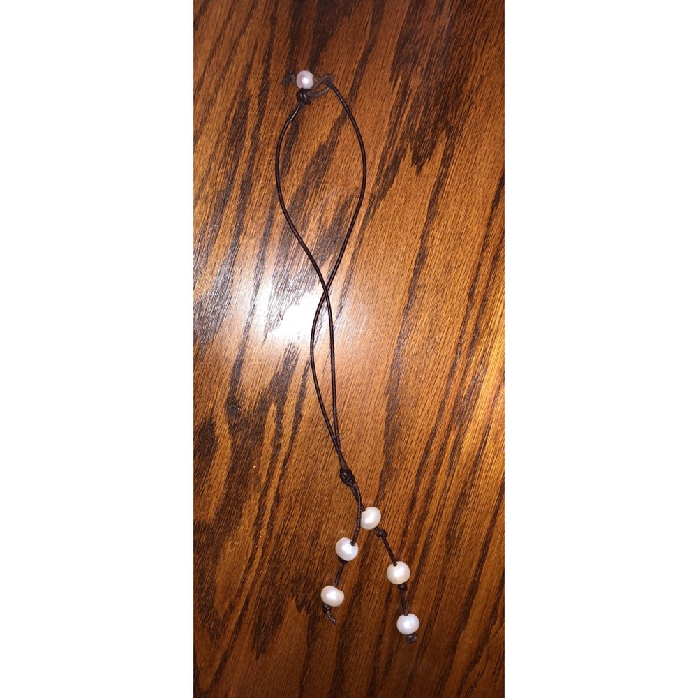 FRESHWATER PEARL LEATHER NECKLACE
